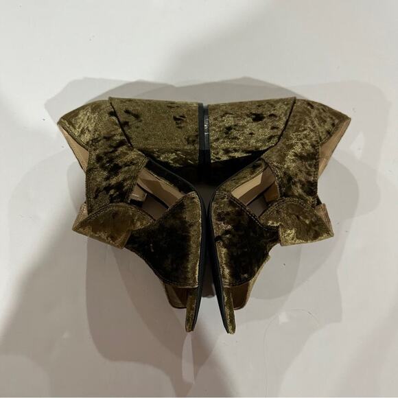 Cabi Interlock Block Crushed Velvet Heels in Moss Size 7 - Picture 4 of 12